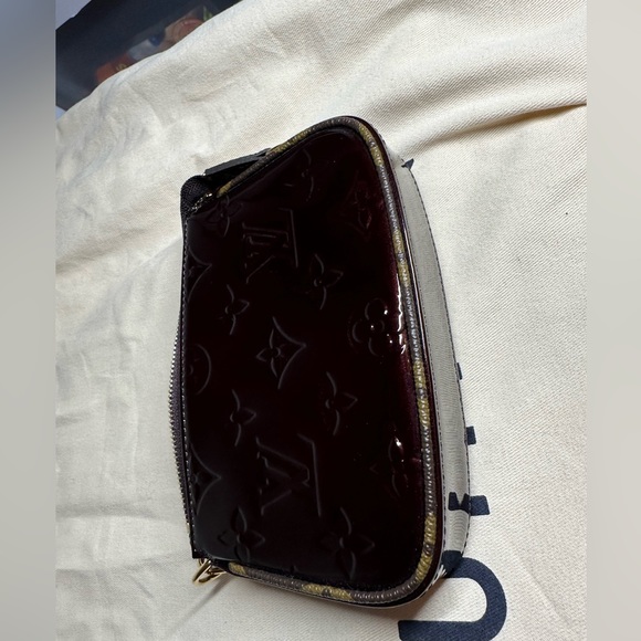 Louis Vuitton Vernis Mini Pochette Accessories - Picture 9 of 12